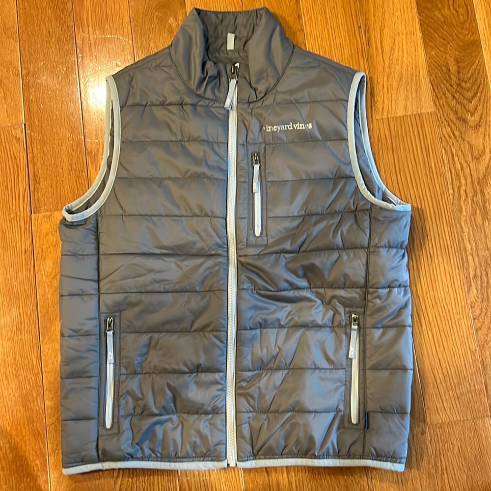 Kids large Vineyard Vines, Gray Puffer Vest, Full Zip, Youth Large
